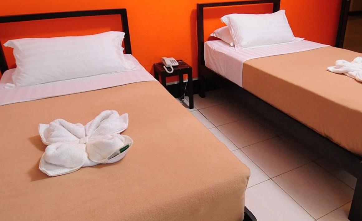 Negrense Suites Bacolod Exteriör bild
