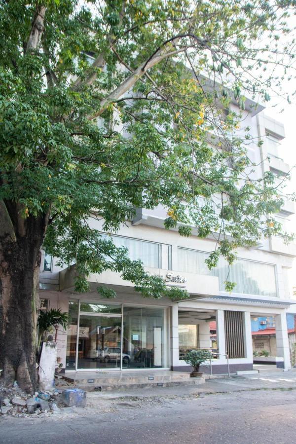 Negrense Suites Bacolod Exteriör bild